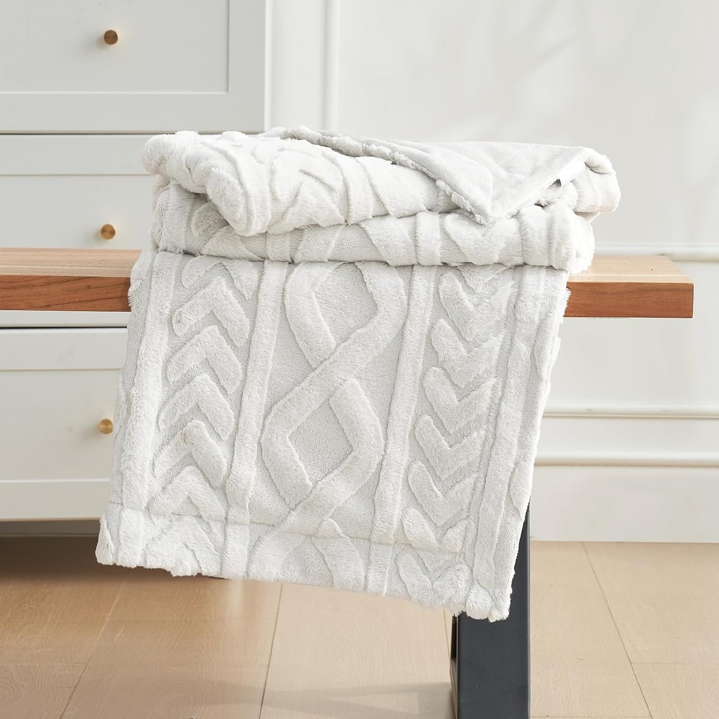 Faux Fur Throw Blanket for Couch, Jacquard Fuzzy Plush Soft Thick Winter Throw Blanket for Sofa Bed Living Room Bedroom,50"X60" Beige