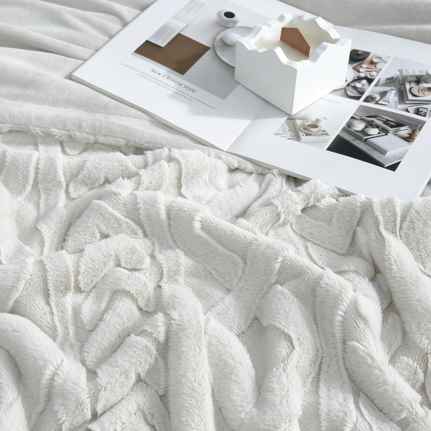 Faux Fur Throw Blanket for Couch, Jacquard Fuzzy Plush Soft Thick Winter Throw Blanket for Sofa Bed Living Room Bedroom,50"X60" Beige