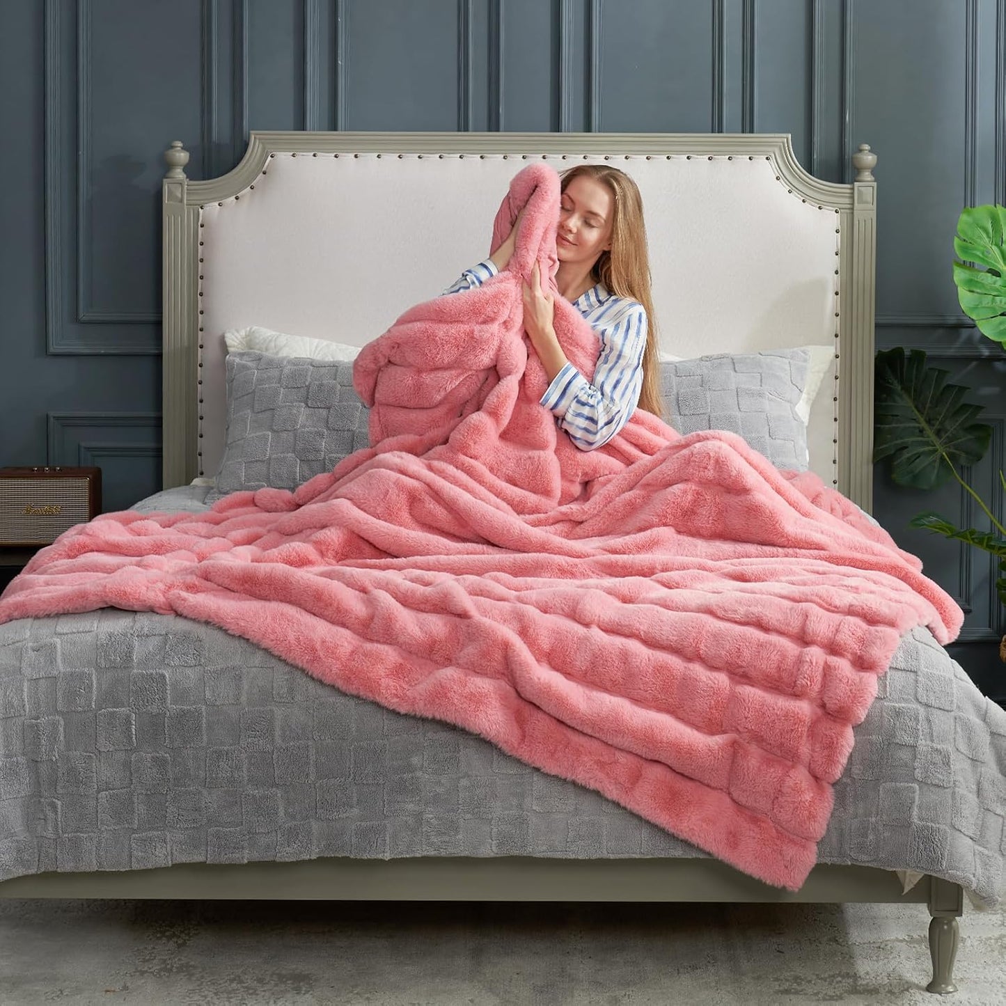 Faux Fur Throw Blanket for Couch, Jacquard Fuzzy Plush Soft Thick Winter Throw Blanket for Sofa Bed Living Room Bedroom,50"X60" Beige