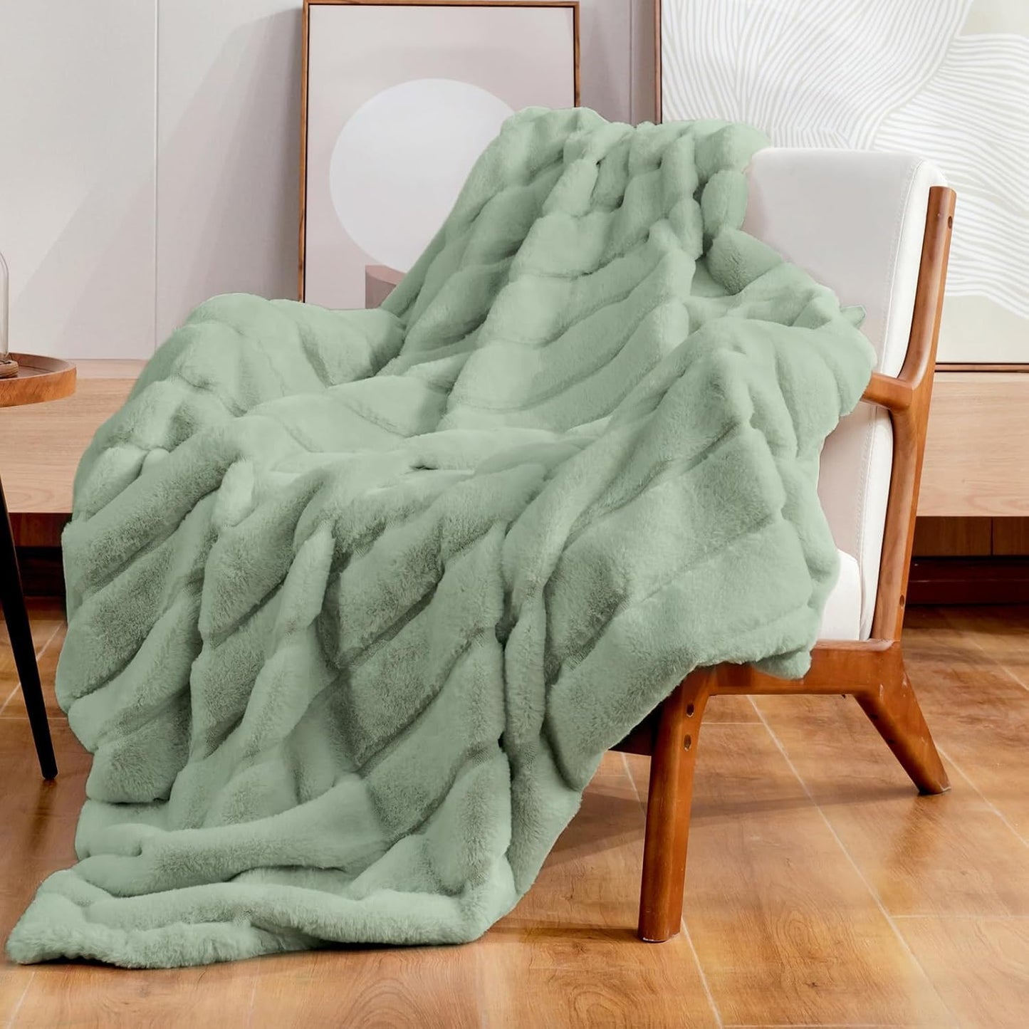 Faux Fur Throw Blanket for Couch, Jacquard Fuzzy Plush Soft Thick Winter Throw Blanket for Sofa Bed Living Room Bedroom,50"X60" Beige